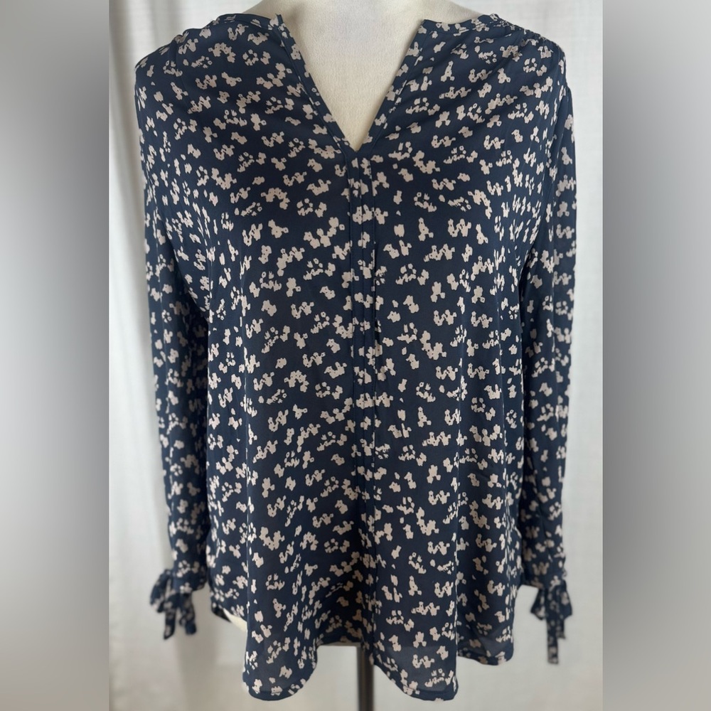 Women's Monday Fun Elegant Floral Print Statement Sleeve Blouse size Medium